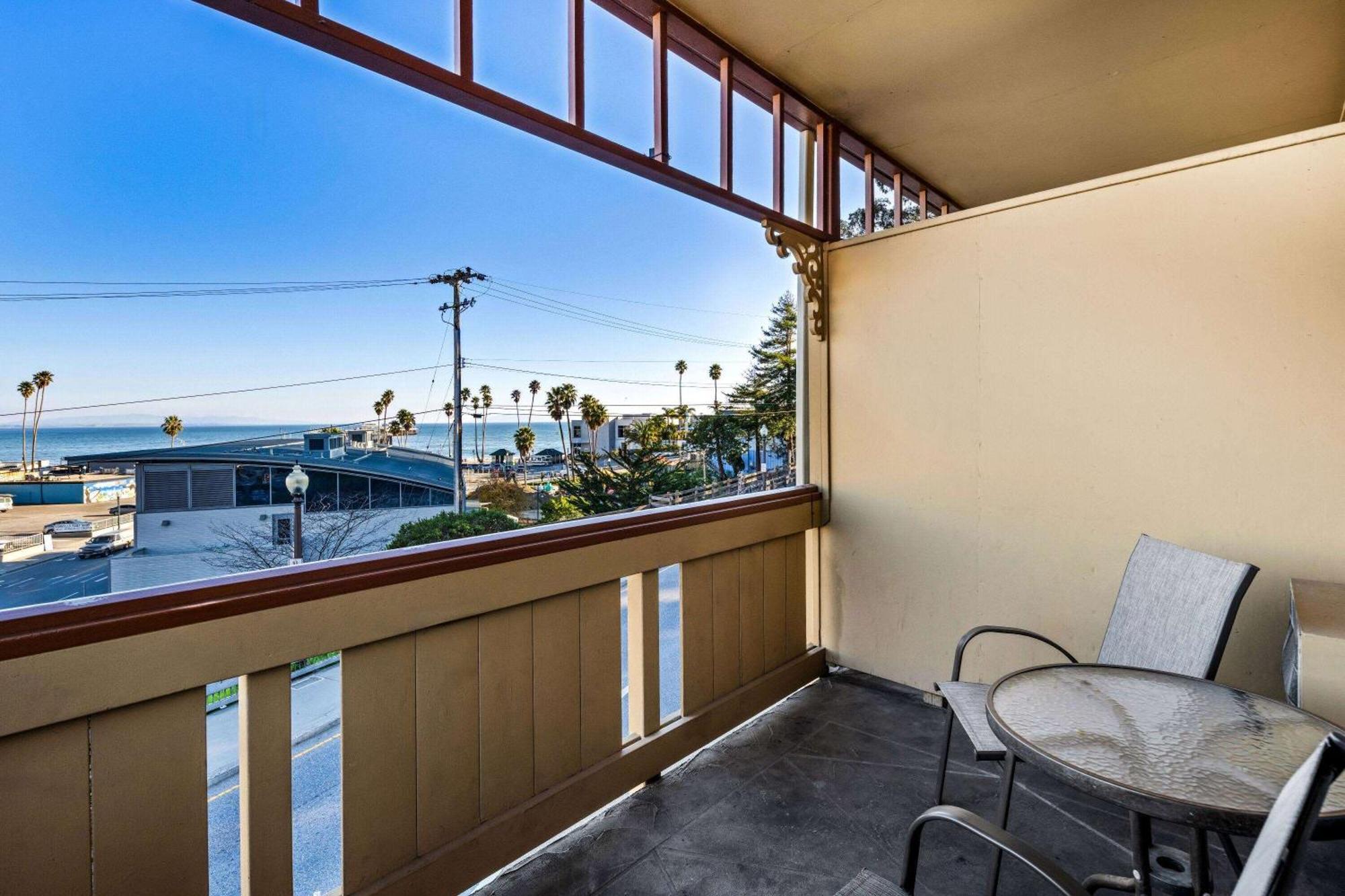 Howard Johnson By Wyndham Santa Cruz Beach Boardwalk מראה חיצוני תמונה
