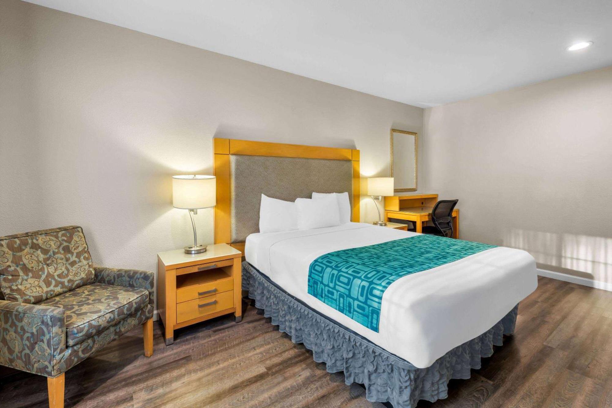 Howard Johnson By Wyndham Santa Cruz Beach Boardwalk מראה חיצוני תמונה